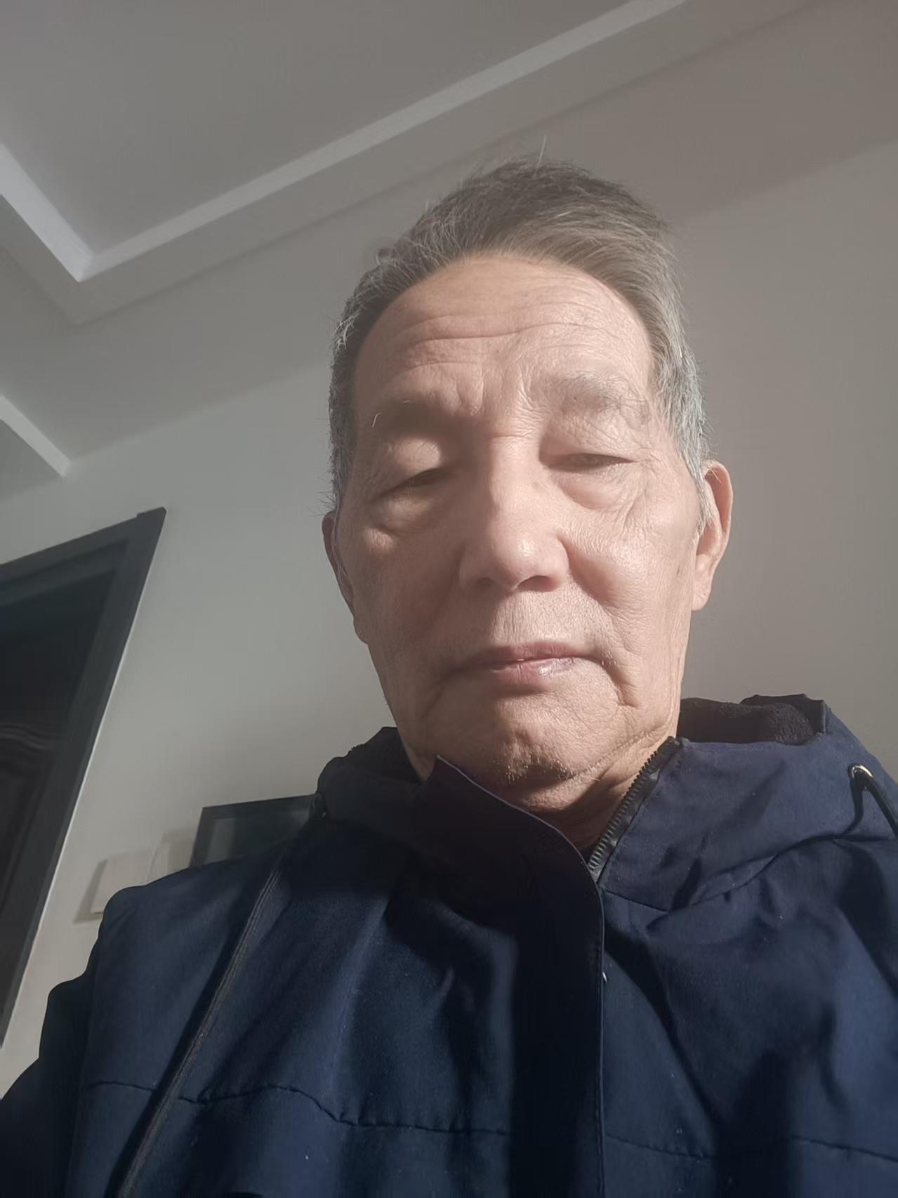 《奇花》